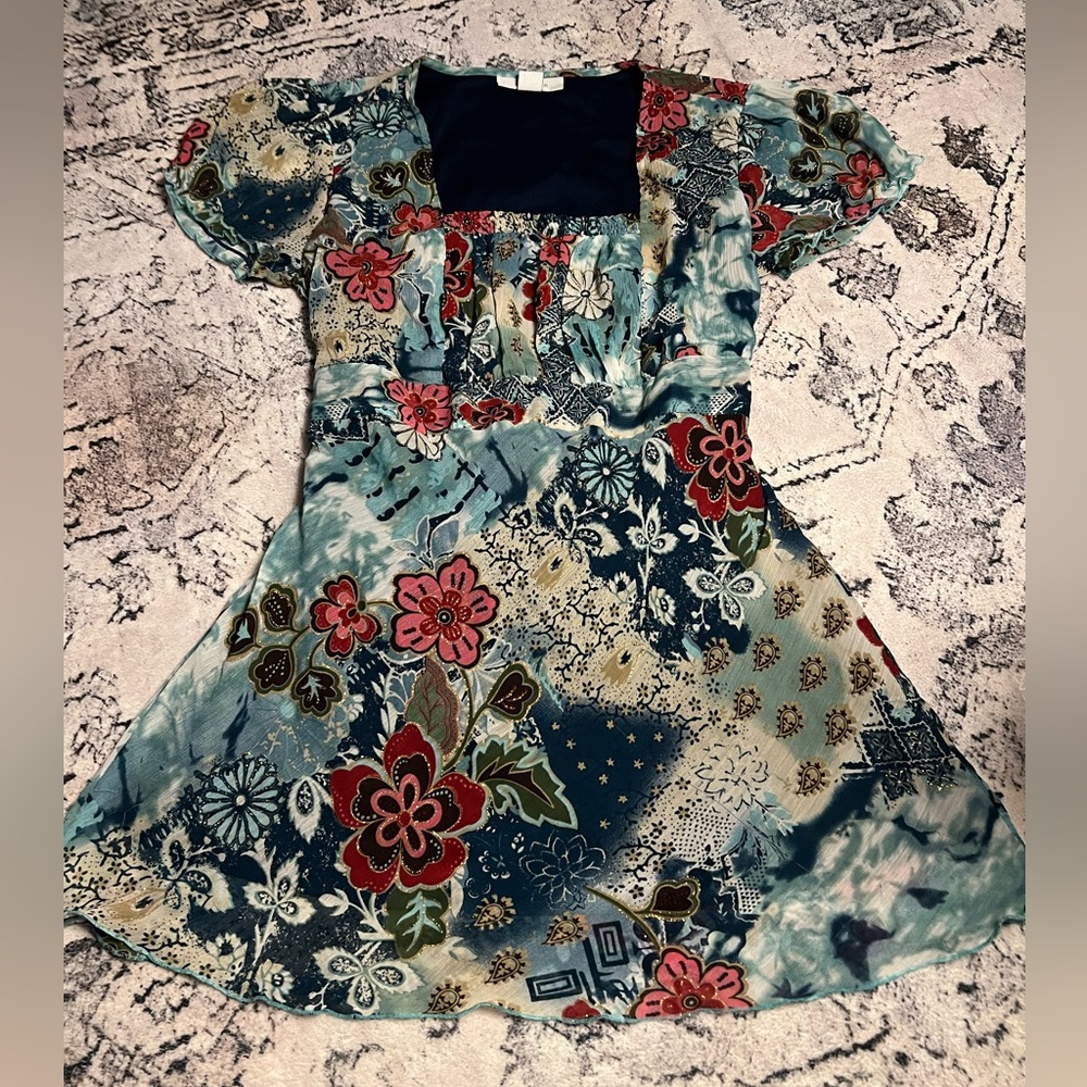 Women’s blouse, Dressbarn, Size S, polyester, floral with gold threading accents